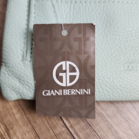 Giani Bernini Softy Grab & Go Leather Wristlet wallet in Misty Jade mint green - Picture 6 of 13